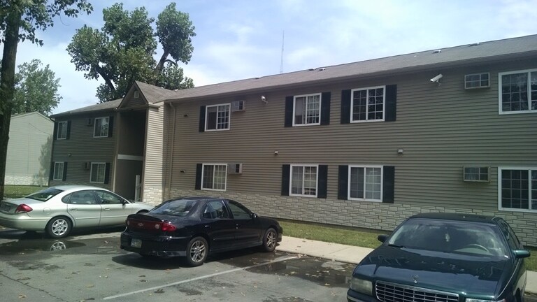 Erica Court - Erica Court Apartments