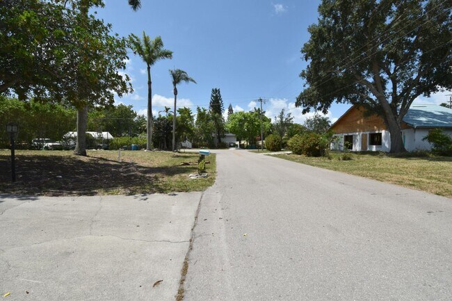 Foto del edificio - 3461 Lakeview Dr