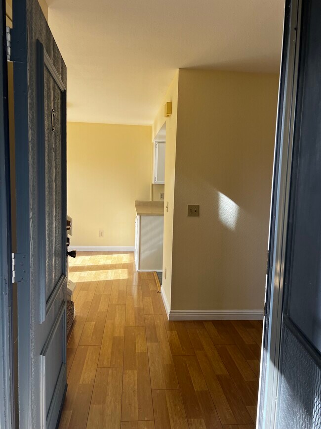 883 W 34th St Unit C, Long Beach, CA 90806 Condo for Rent in Long