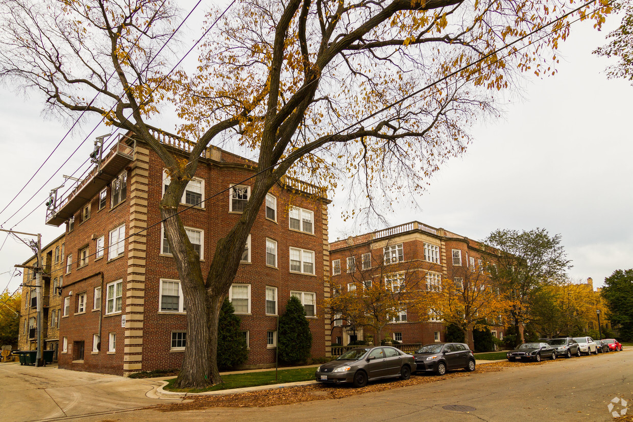 Primary Photo - Updated Apartments Located at 800 Michigan