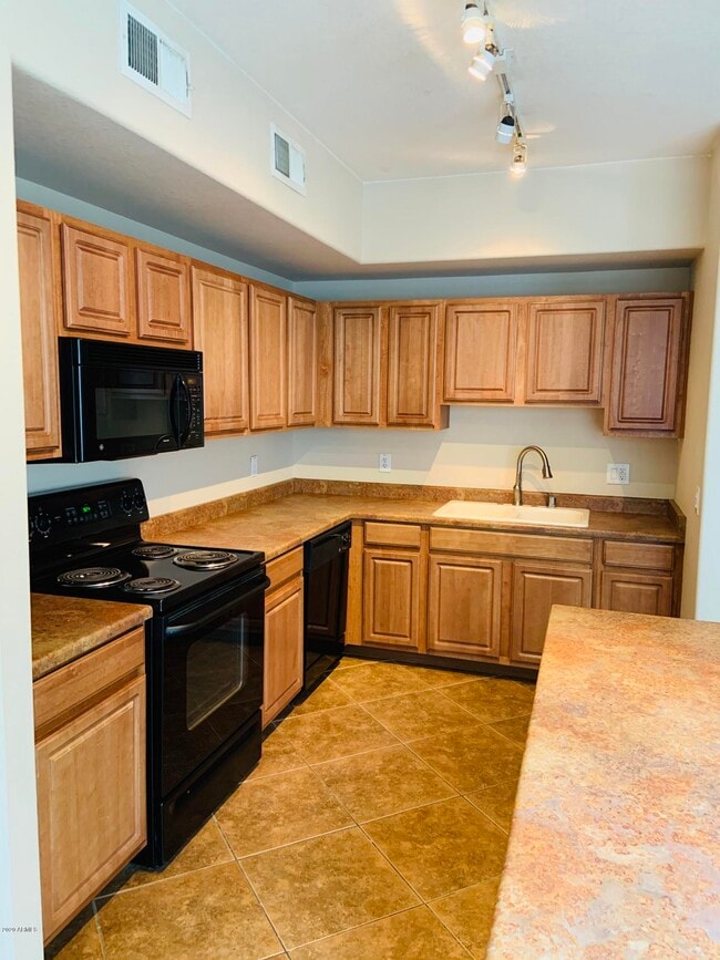 Building Photo - 18250 N Cave Creek Rd