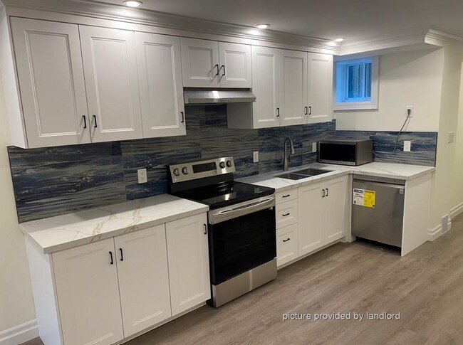 Photo du bâtiment - Brand New Basement in Little Italy