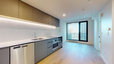 Building Photo - 1210-1210 Rue Jeanne-Mance
