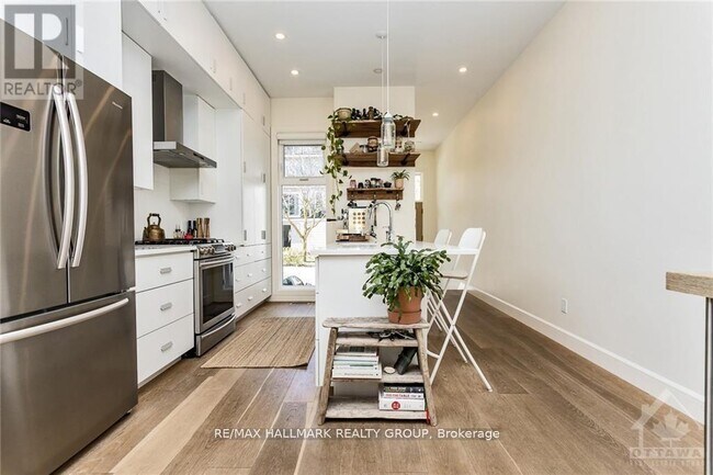 Photo du bâtiment - 103B Stirling Ave