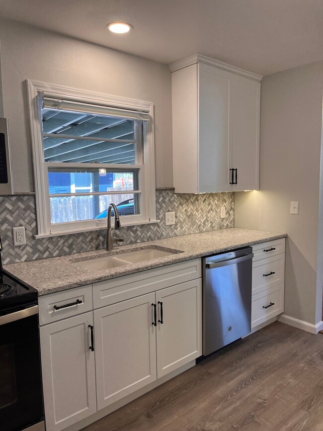 Foto del edificio - 1764 N Eldorado Ave