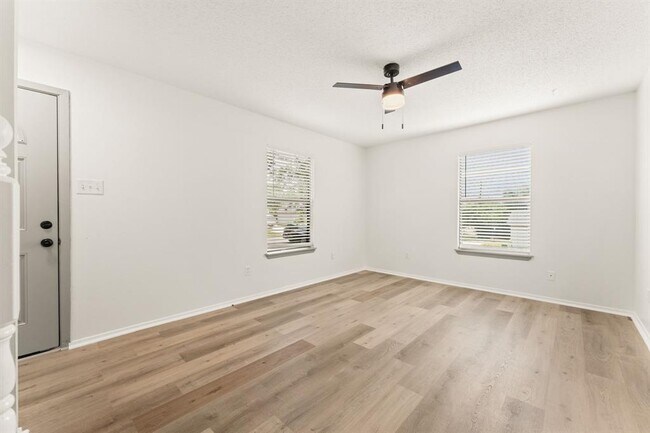 Foto del edificio - 15205 Cavalier Canyon Dr