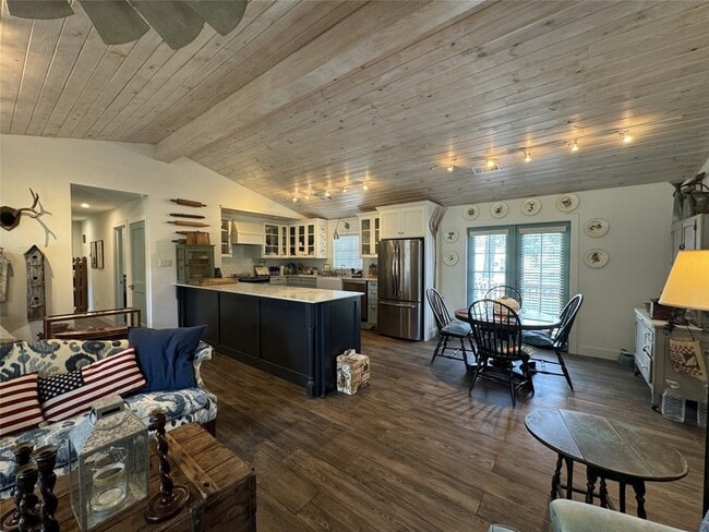 Building Photo - 350 Indian Shore