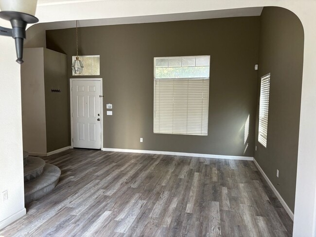 Building Photo - 4 bedroom 3 bathroom home with bedroom and...