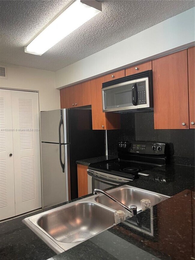 Building Photo - 510 S Park Road 22-10, Hollywood, FL 33021