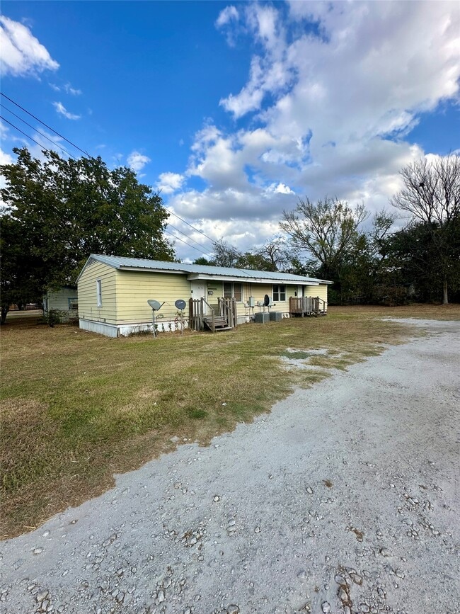 Building Photo - 308 N Dallas St