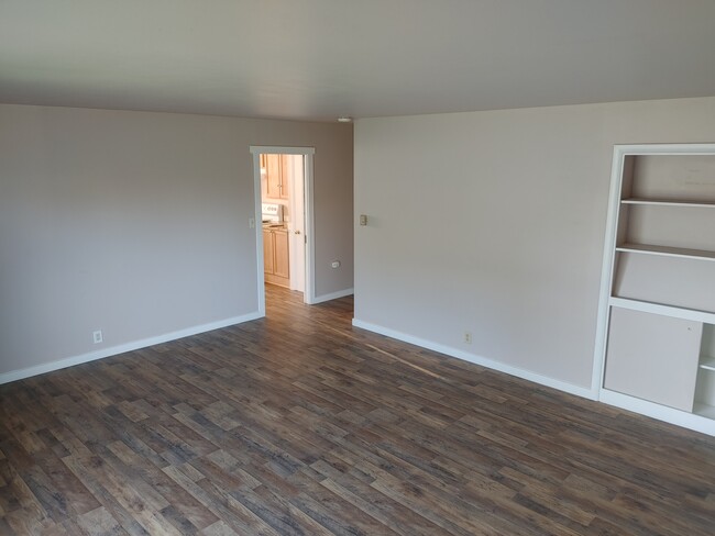 Living Room - 214 E 6Th Ave