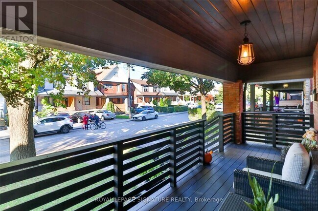Photo du bâtiment - 157 Northcliffe Blvd