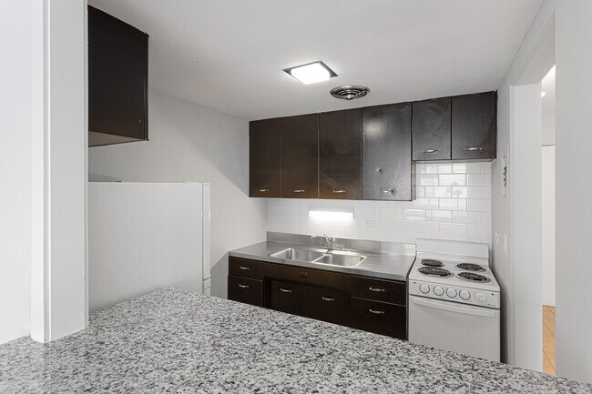 Foto del edificio - 6012 N Kenmore Ave