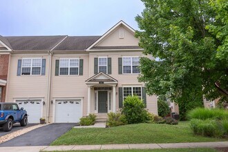 Building Photo - 305 Lewisburg Ln