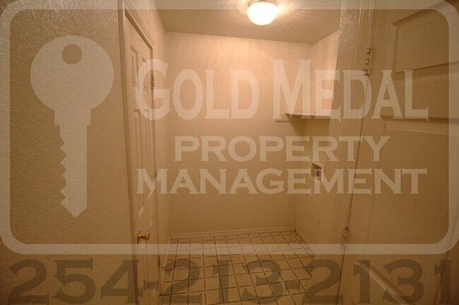 Foto del edificio - 3402 Barcelona Dr