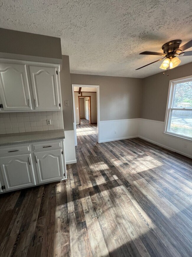 Foto del edificio - 4 bedroom/3 baths house
