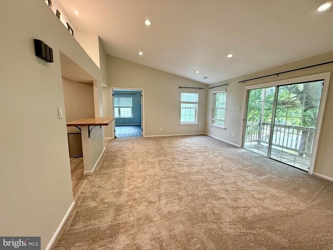 Building Photo - 28022 Beacon Hill Dr