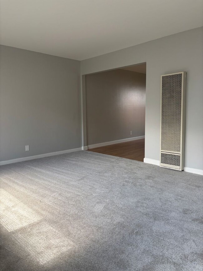 Building Photo - 54-1315