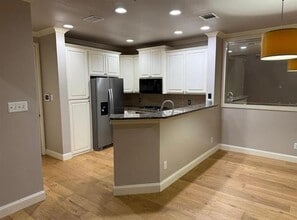 Building Photo - 2517 Champagne Dr