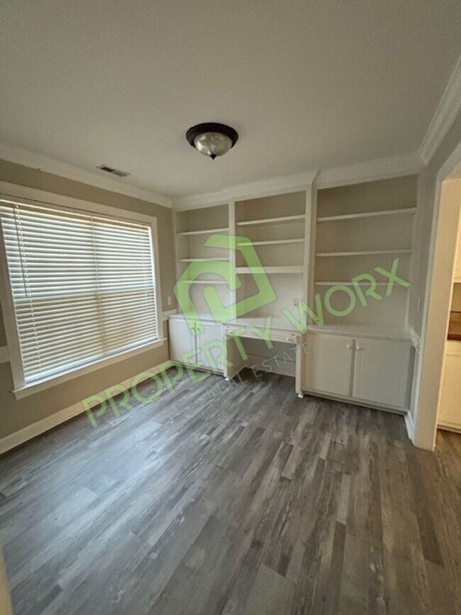 Foto del edificio - 214 Windy Oak Dr