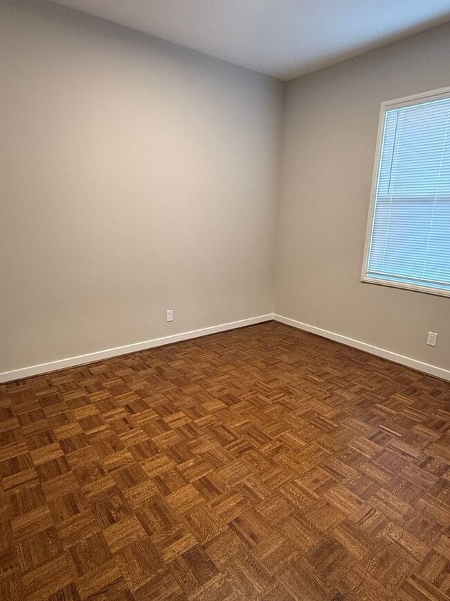 Building Photo - Chestnut Street-1312