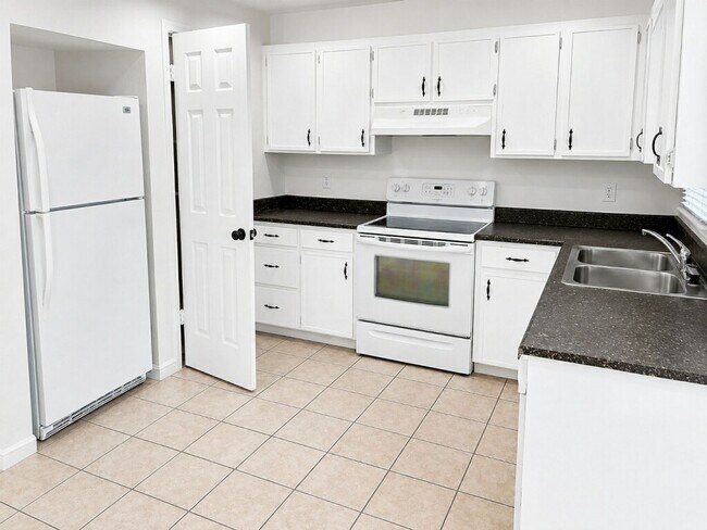 Building Photo - 1406 Crystal Ct