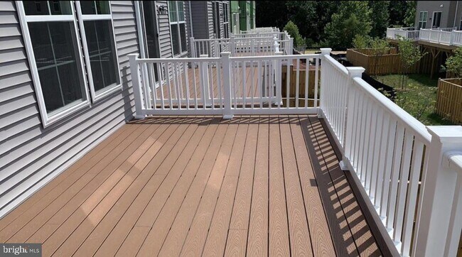 Foto del edificio - 8177 Agnes Ln