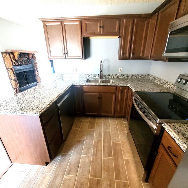 Foto del edificio - 1413 E 12th St