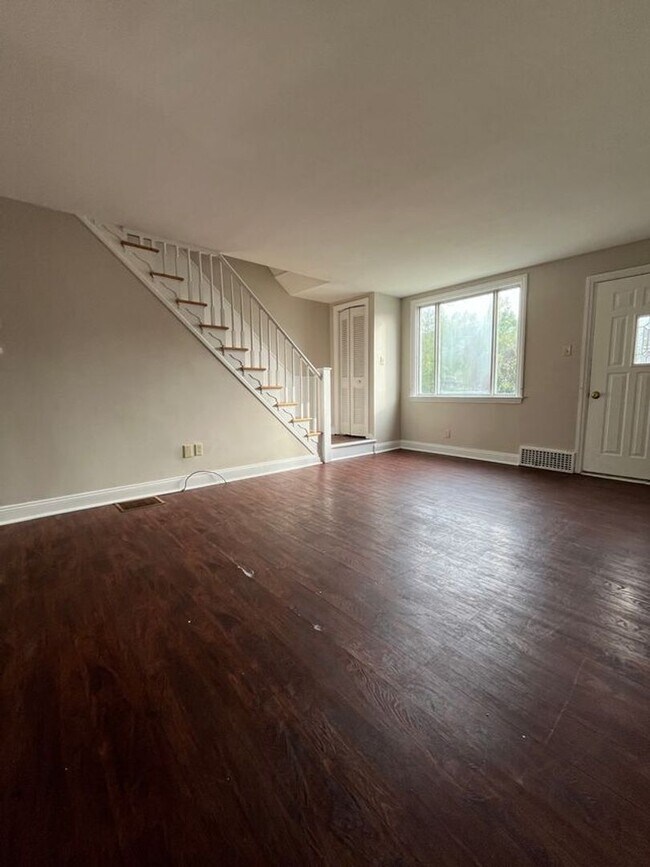 Building Photo - Spacious 3 Bedroom 1 Bath in Darby