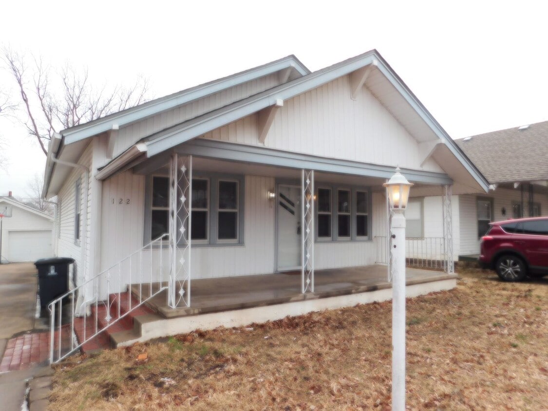 Primary Photo - 4 Bedroom Home in El Dorado minutes from Down Town!