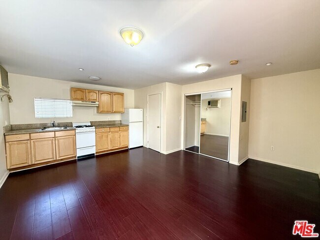 Foto del edificio - 364 N San Vicente Blvd