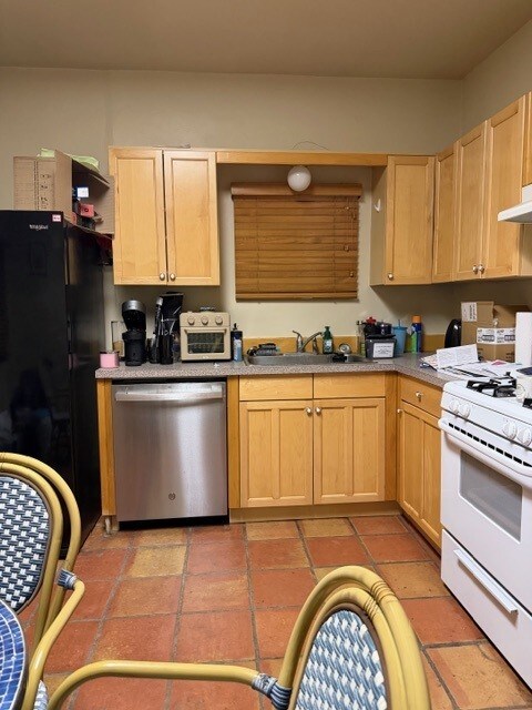 Foto del edificio - 1624 E 7th St