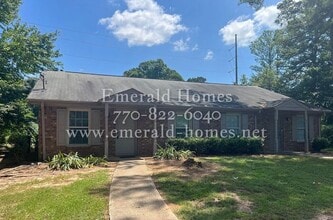 Building Photo - 544 Charleston Ln