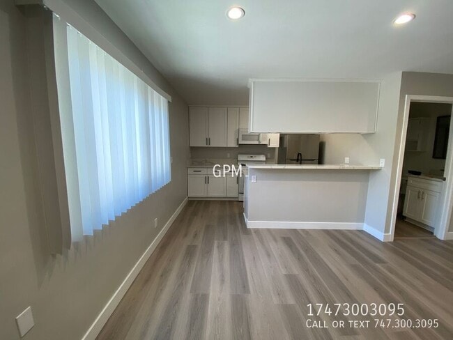 Building Photo - 137 Carr Dr