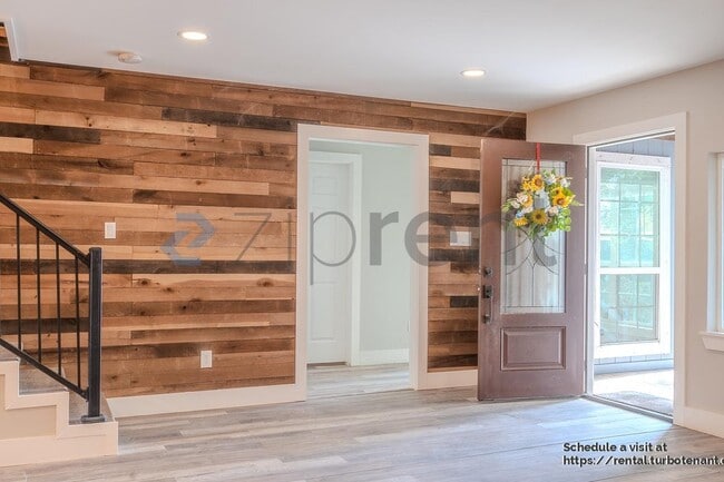 Building Photo - 722 Riveredge Dr