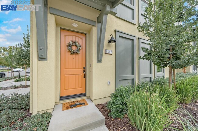 Building Photo - 665 Sandalwood Dr
