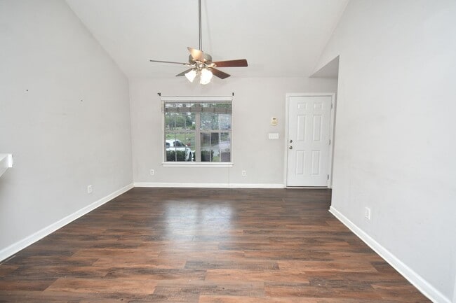Building Photo - 3544 Mutimer Dr