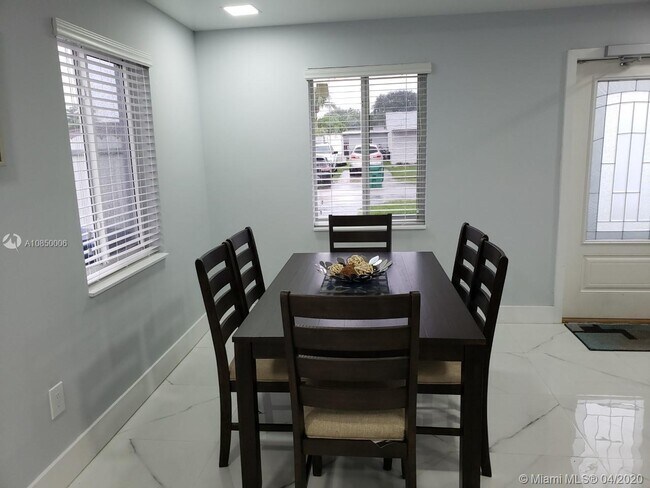 Foto del edificio - 5124 SW 128th Ave