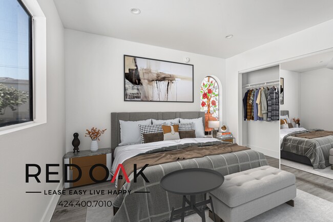 Building Photo - Stunning Two Bedroom with Central Heat and...