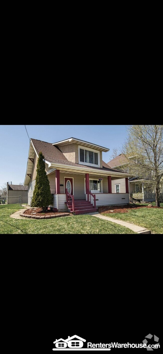 Building Photo - 203 11th Ave NE