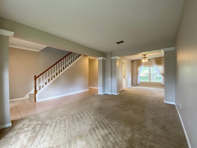 Building Photo - Spacious 4 Bedroom, 2.5 Bath Home in Hunti...