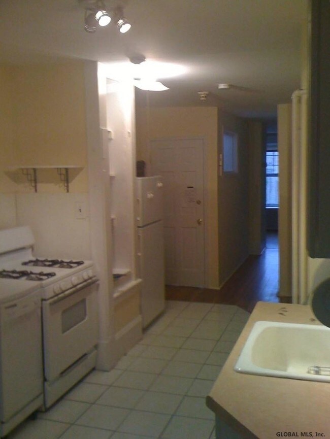 Foto del edificio - 3 Sprague Pl