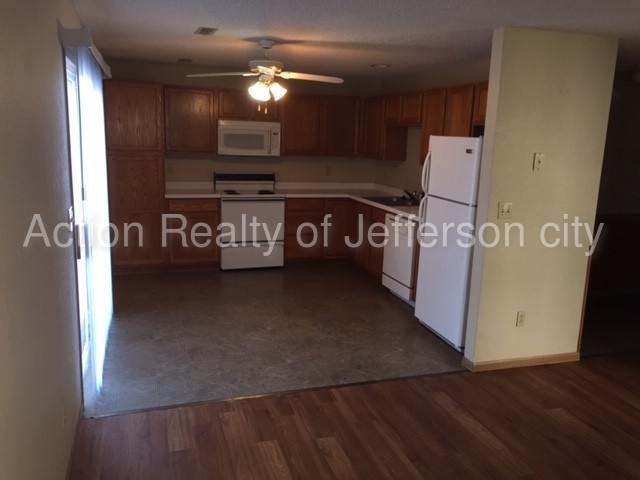 Building Photo - 3 bedroom duplex