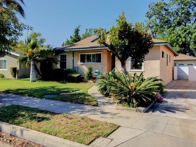 Charming 3BR House in Montebello - Charming 3BR House in Montebello