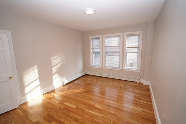 Building Photo - 27 Ashford St