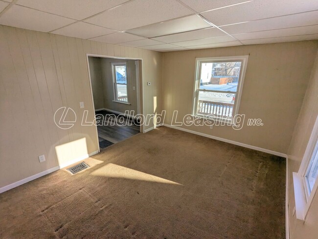 Building Photo - Updated 2-Bedroom Home with Garage and Enc...