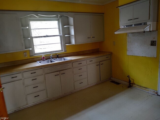 Foto del edificio - 4 br, 2 bath House - 806 North Almond Street