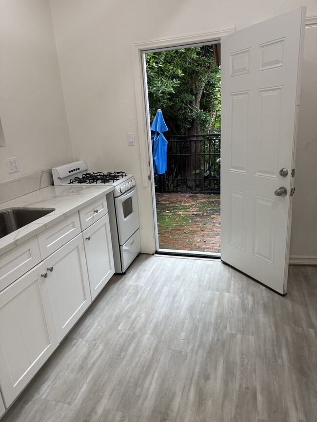 Foto del edificio - 532 S Irving Blvd