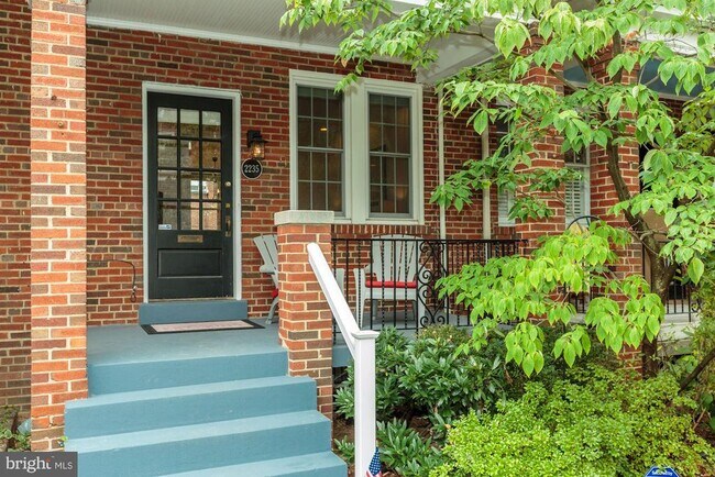 Foto del edificio - 2235 39th Pl NW