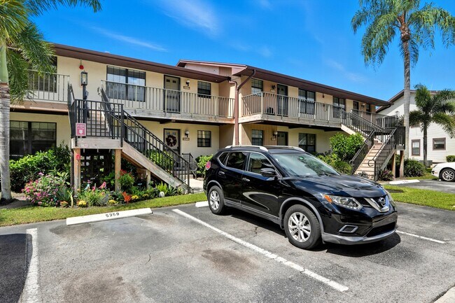 Foto del edificio - 5361 Treetops Dr